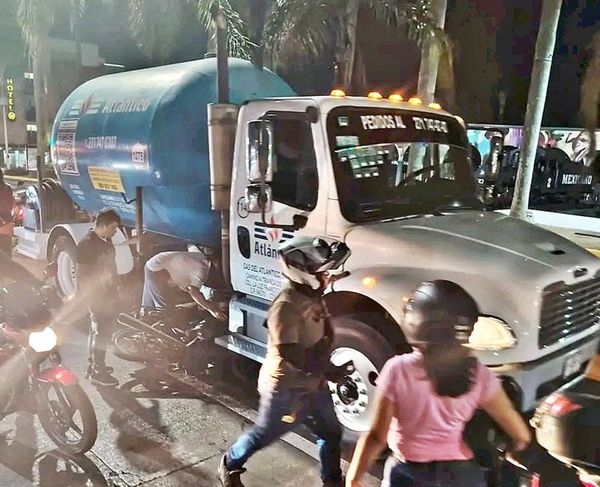 ¡MOTO REPARTIDOR ARROLLADO POR PIPA  GASERA!