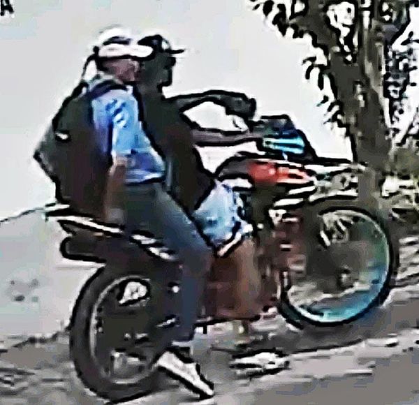 ¡ROBARON MOTO DE TRABAJADOR FRENTE A LA BODEGA DEL CARNAVAL!
