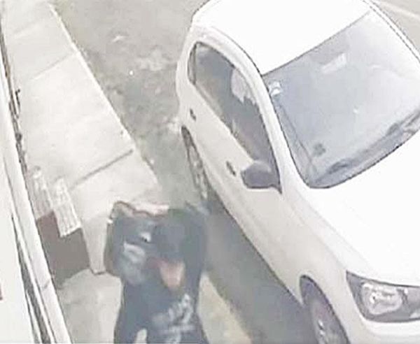 ¡ROBAN 12 MIL PESOS EN NEGOCIO DE CRISTALES!