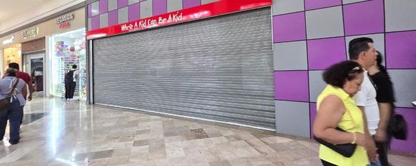 ¡CIERRAN COMERCIOS! - *En plazas comerciales destapan posible crisis
