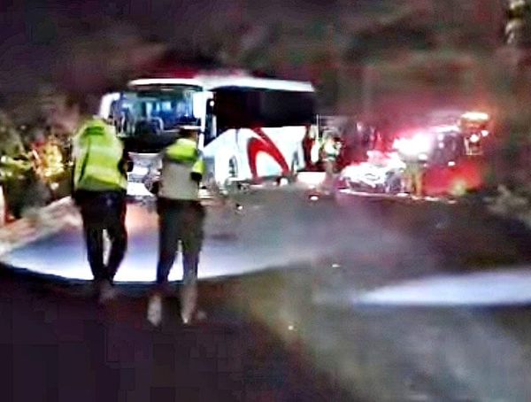 ¡CARRETERAZO: UN MUERTO Y DOS MENORES GRAVES!