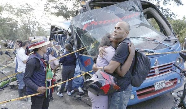 SIETE MUERTOS Y 17 HERIDOS