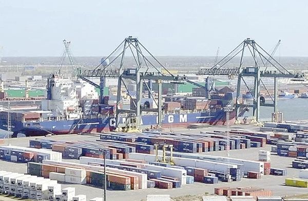 ¡PARALIZA DERRAME DE PETRÓLEO EL PUERTO DE AMBERES!