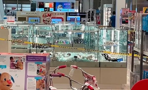 ¡ATRACAN OTRO SEARS! - ROBAN 900 PRENDAS DE ORO EN LA TIENDA UBICADA EN EL NUEVO VERACRUZ