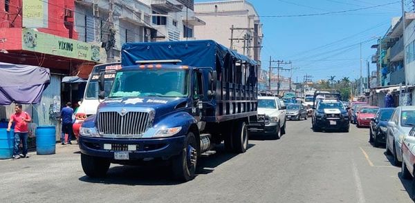 ¡CAOS EN EL MERCADO! - POLICÍAS DE LA SSP Y MINISTERIAL ASEGURARON 40 MAQUINAS TRAGAMONEDAS
