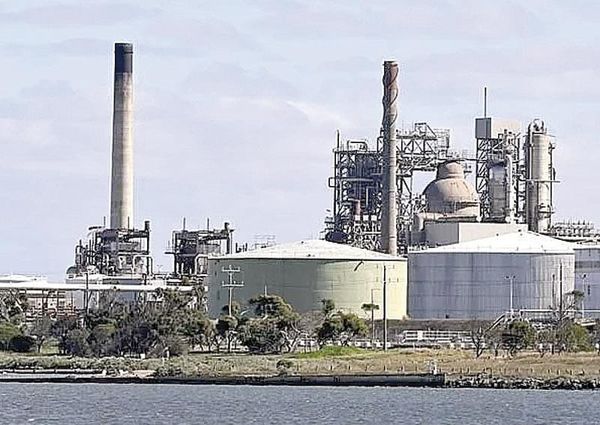 ¡CIERRAN PRECIOS DEL CRUDO CON BAJA DE MÁS DE 11%!