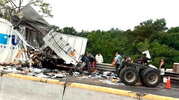 ¡SE QUEMA SEGUNDA NODRIZA CON DIEZ AUTOMÓVILES NUEVOS!