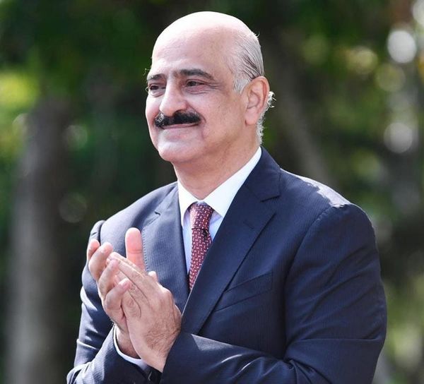 ¡Y LO TUNDEN! - A ATANASIO