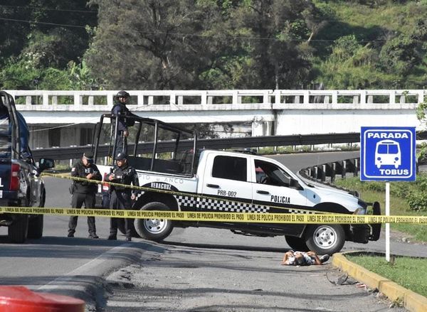 ¡ASESINAN A MUJER Y UN HOMBRE EN LA AUTOPISTA!