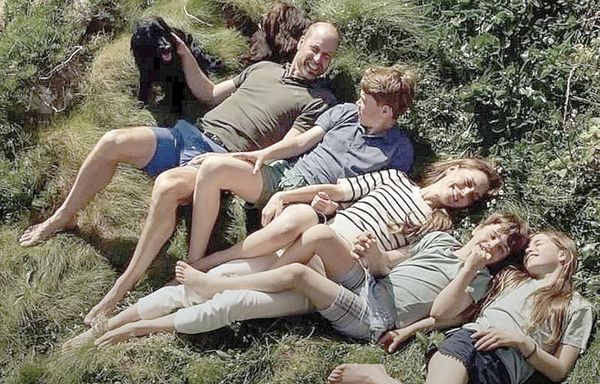 ¡CELEBRAN WILLIAM Y KATE 15 ANIVERSARIO CON FOTO FAMILIAR!