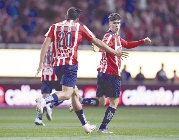 ¡CHIVAS FIRME EN LA CIMA, RAYADOS SE HUNDE!