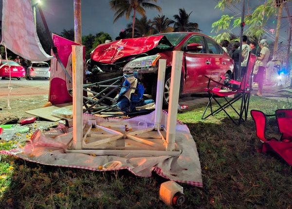 ¡ACELERADA Y DESTROZÓ PUESTO DE FRESAS CON CREMA!