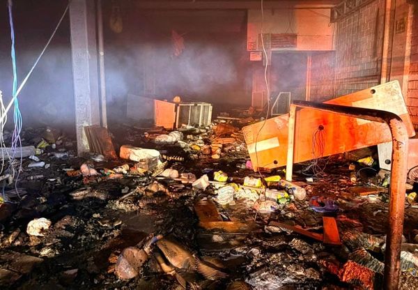 ¡SE QUEMÓ BODEGA EN LA CENTRAL DE ABASTOS DE POZA RICA!