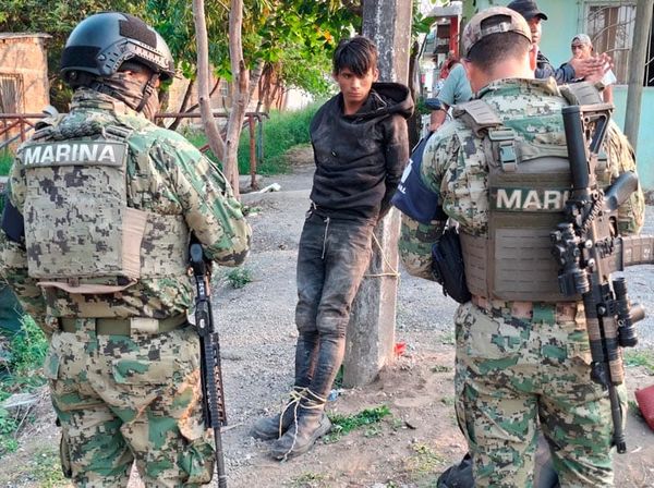 ¡CAPTURAN Y AMARRAN A LADRÓN EN LAS AMAPOLAS!