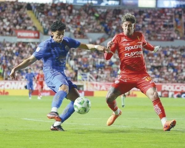 ¡CHIVAS IMPONE RÉCORD DE PUNTOS TRAS EMPATAR CONTRA NECAXA!