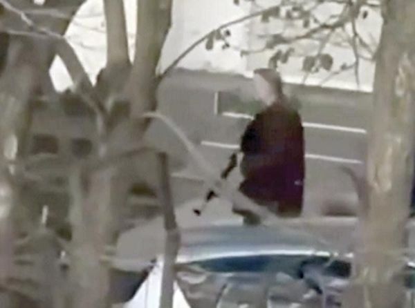 ¡MATA A SEIS Y TOMA REHENES EN SUPERMERCADO!