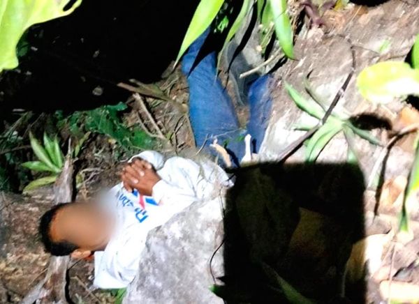 ¡RESCATAN A TURISTA QUE CAYÓ A UN PROFUNDO BARRANCO!