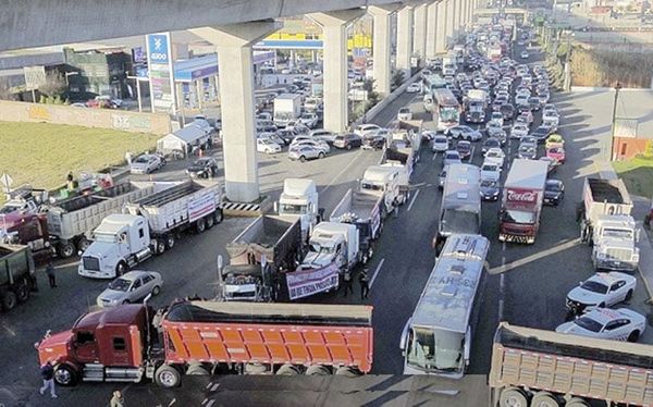 ¡TRANSPORTISTAS Y CAMPESINOS AMAGAN CON PARO NACIONAL EL LUNES!