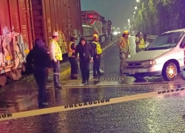 ¡FERROCARRIL ARRASTRÓ CAMIONETA EN ORIZABA!