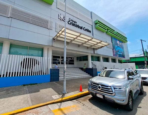 ¡TENSIÓN EN LA COLÓN! - *Padres acuden por sus hijos ante amenaza de tiroteo