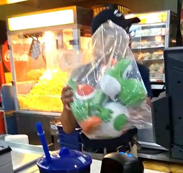 ¡SE PELEAN POR YOSHI! - LA PALOMERA