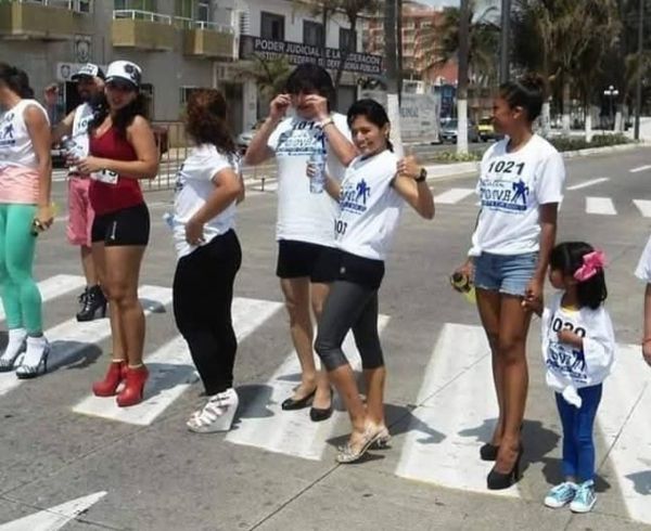 ¡CARRERA EN TACONES DE MUAC!