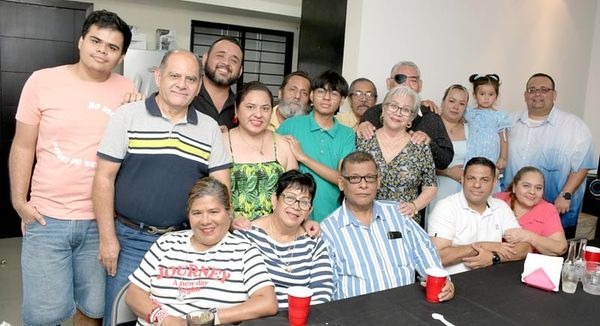 FESTEJAN A CARLOS TRIANA VERDE