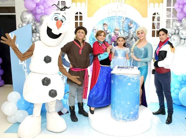 VALENTINA FESTEJA CON FROZEN SUS 4 AÑITOS