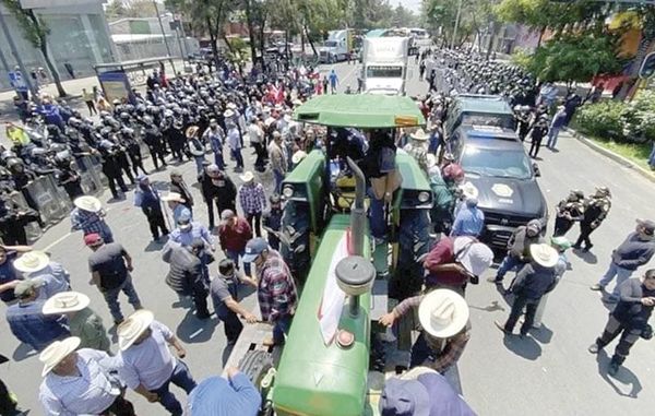 ¡PROTESTAN TRANSPORTISTAS Y AGRICULTORES EN 12 ESTADOS!