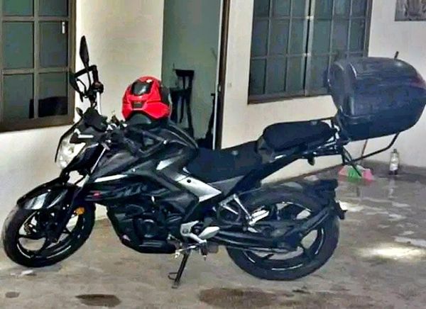¡LE ROBAN LA MOTO A CLAUDIA!