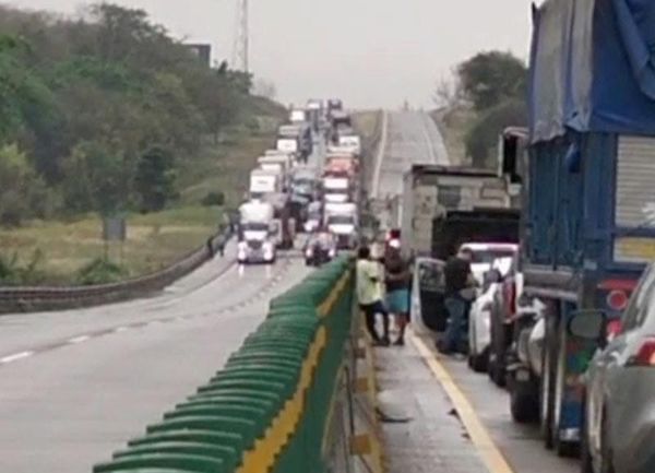 ¡CAOS EN LA AUTOPISTA! - PURAS PÉRDIDAS