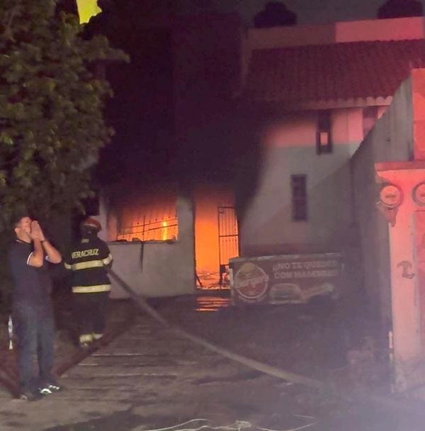 ¡MENOR MURIO CARBONIZADO! - TRAGICO INCENDIO DE UNA VIVIENDA EN BOSQUES DE TARIMOYA