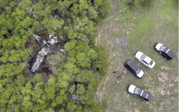 ¡SE ESTRELLA AVIONETA EN TEXAS, HAY 5 FALLECIDOS!