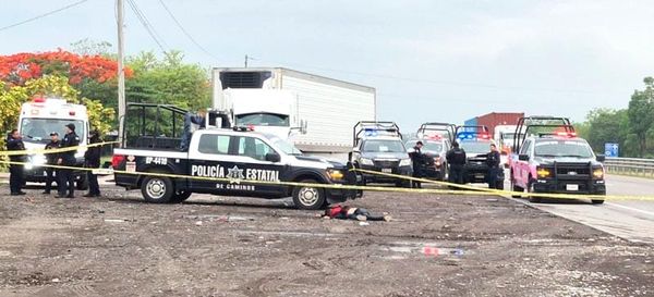 ¡ASALTA TRAILEROS ASESINOS! - ARROLLARON UNA PERSONA CUANDO ERAN PERSEGUIDOS EN LA AUTOPISTA CÓRDOBA-VERACRUZ