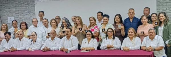 ¡ENTREGAN MEDALLA MANUEL ALTAMIRANO A 57 MAESTROS DE LA DGETI!