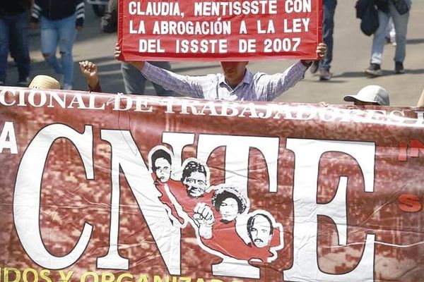 ¡LLAMA LA CNTE A HUELGA GENERAL! - Y RECHAZA AUMENTO SALARIAL