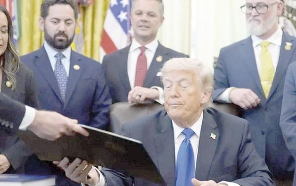 ¡ORDENA TRUMP A LOS BANCOS REVISAR ESTATUS MIGRATORIO!