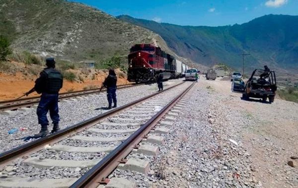 ¡A BALAZOS FRUSTRAN ASALTO AL TREN EN ACULTZINGO!