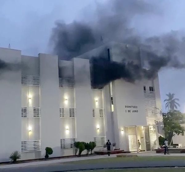 ¡FUEGO EN LA NÁUTICA! - TRES INTOXICADOS Y 100 EVACUADOS