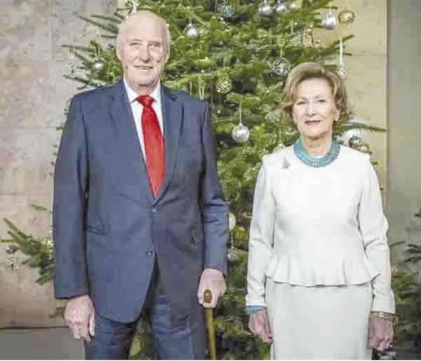¡SALE LA REINA SONIA DEL HOSPITAL TRAS PROBLEMAS CARDÍACOS!