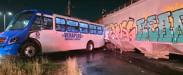 ¡“LA BESTIA” EMBISTIÓ CAMIÓN DE PASAJE DEJANDO 12 HERIDOS!