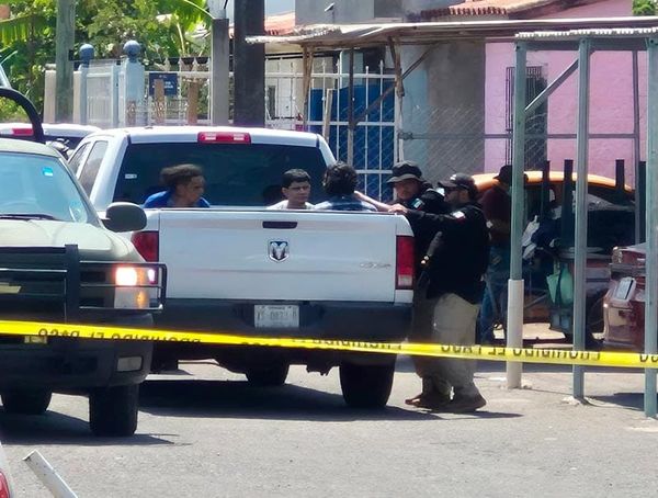¡TRES DETENIDOS EN OPERATIVO EN GEO VILLAS DEL PUERTO!