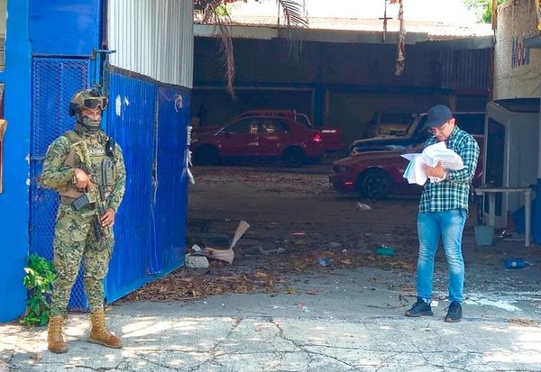 ¡FGR RETIRA VEHÍCULOS DE INMUEBLES ASEGURADOS EN LA COLONIA 21 DE ABRIL!