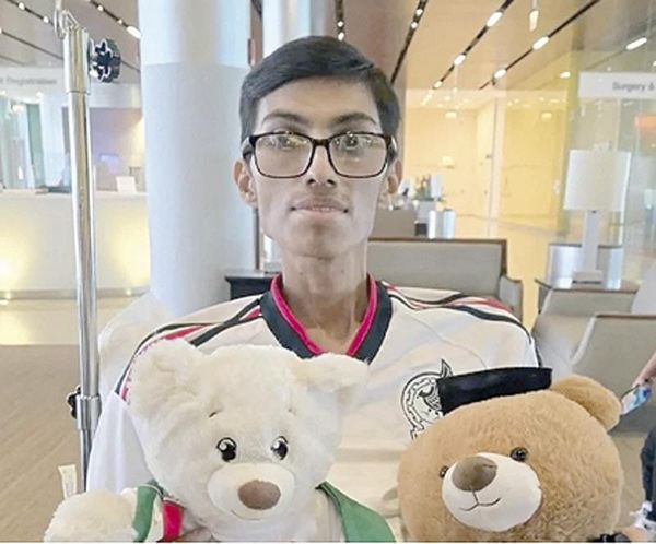 ¡UN HIJO MORIBUNDO, SUS PADRES DETENIDOS Y LA CARRERA PARA REUNIRSE ANTES DEL FINAL!