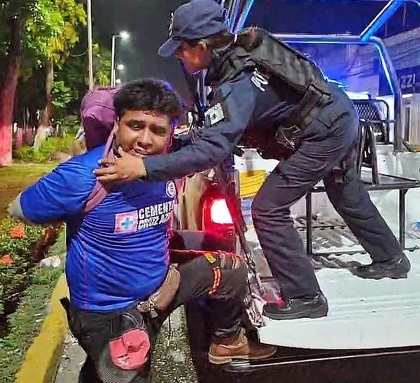 ¡ARRESTADO POR MANOSEAR A MENOR!