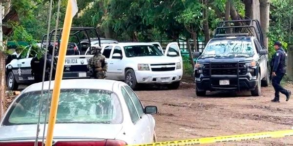 ¡ASEGURAN CARROZA CON CADÁVERES EMBOLSADOS EN POZA RICA!