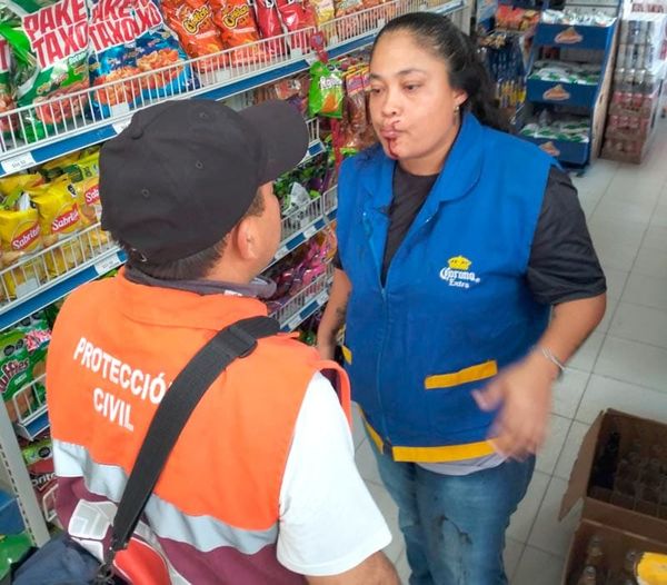 ¡ACUCHILLAN CAJERA EN ATRACO!