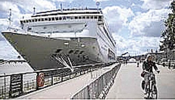 ¡CONFINAN A MIL 700 PASAJEROS DE UN CRUCERO EN FRANCIA!