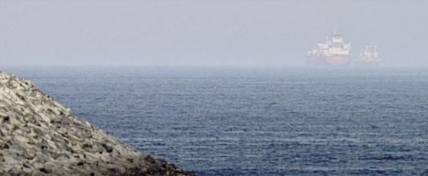 ¡ESTADOS UNIDOS ATACA PUERTOS IRANÍES EN ESTRECHO DE ORMUZ!