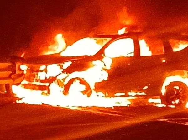 ¡SE INCENDIA CAMIONETA EN ALVARADO!